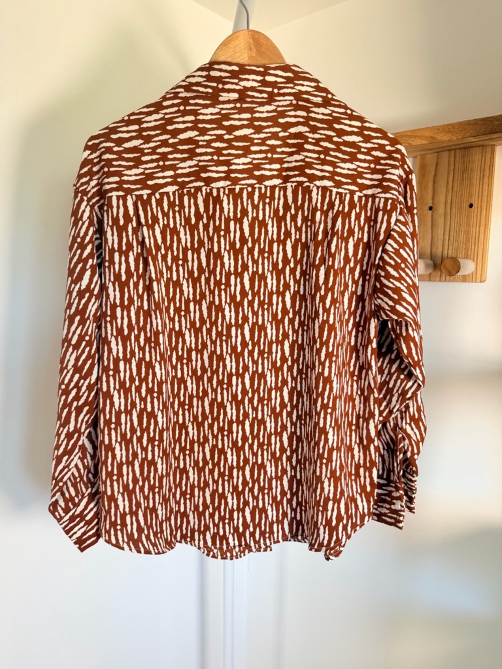 Brown White Button Up Blouse Long Sleeve Size Medium New without Tags - Picture 4 of 6